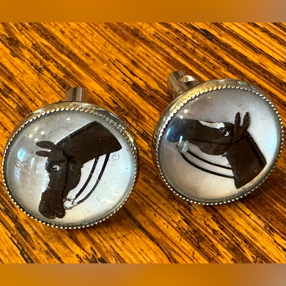 Vintage reverse paint intaglio horse pin and cuff links. - Picture 2 of 8